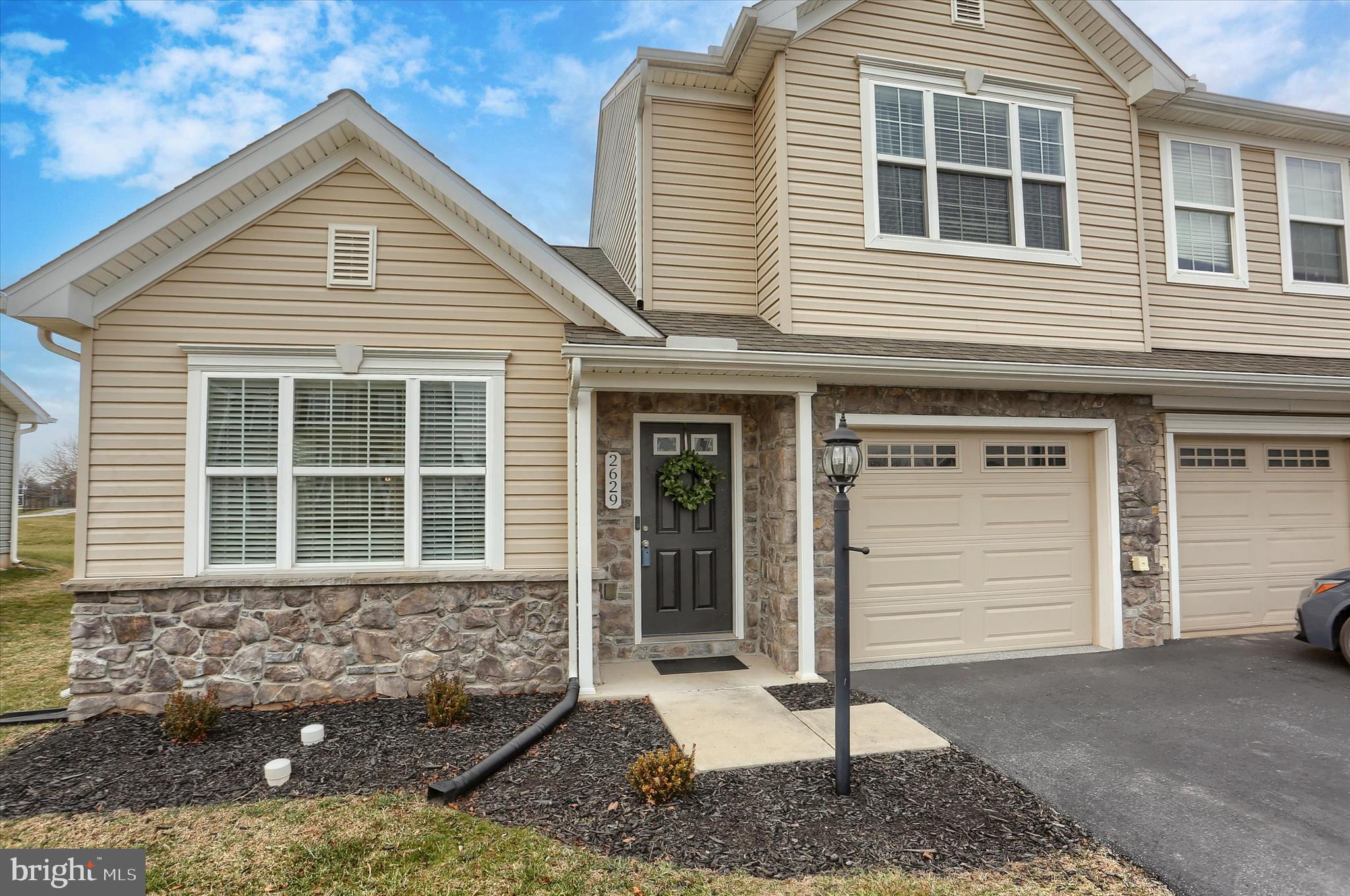 KINGS COURT AT BROWNSTONE - Residential