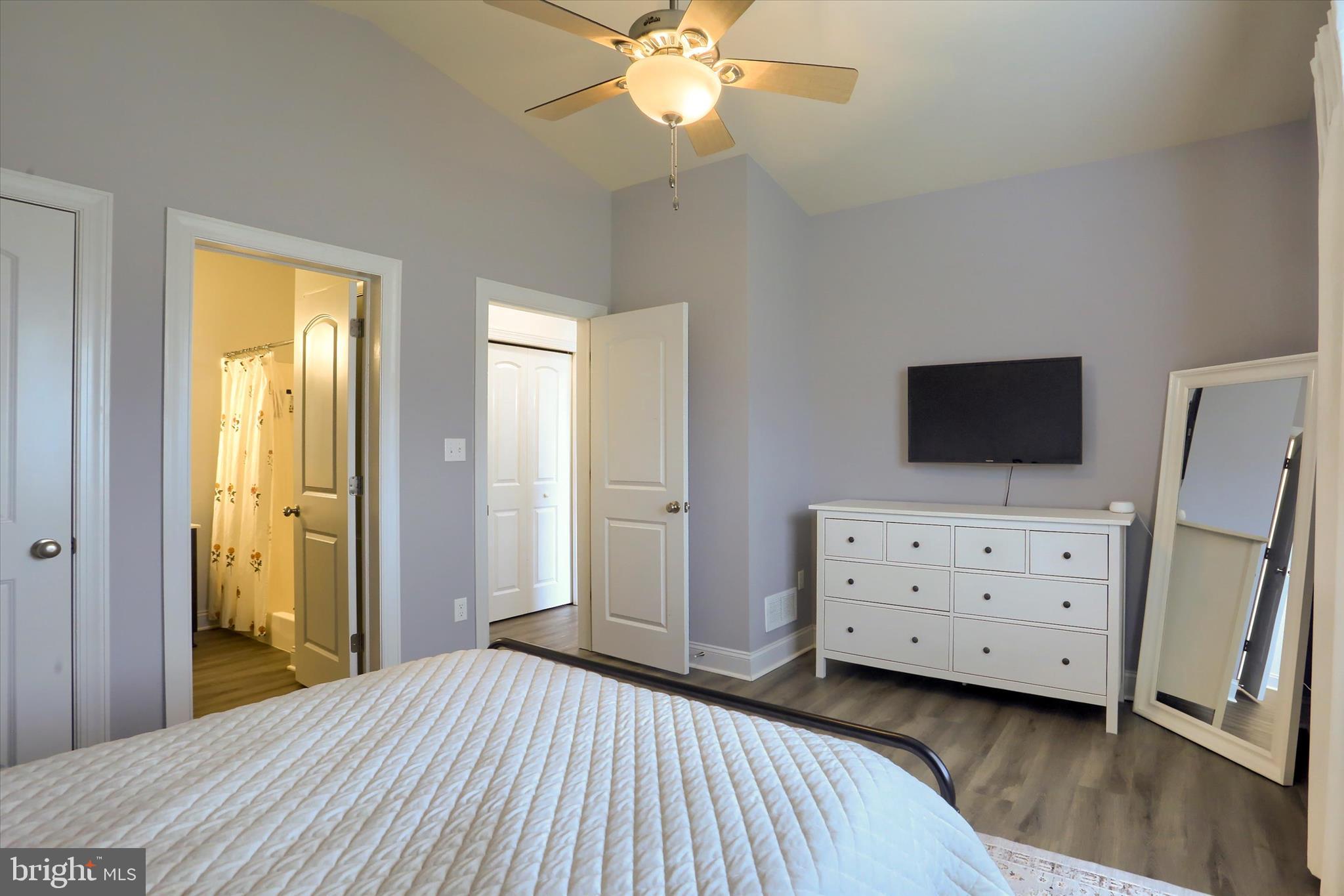 KINGS COURT AT BROWNSTONE - Residential