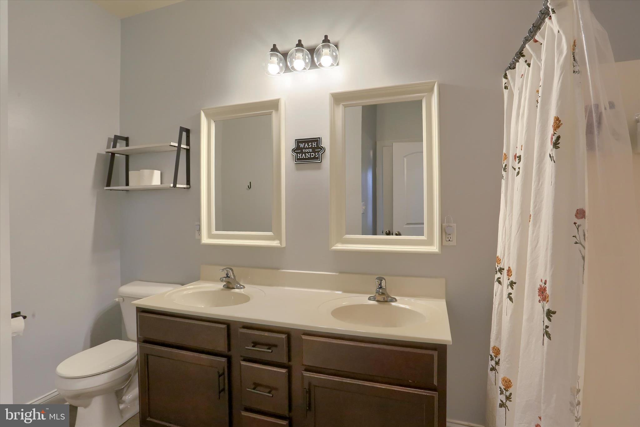 KINGS COURT AT BROWNSTONE - Residential