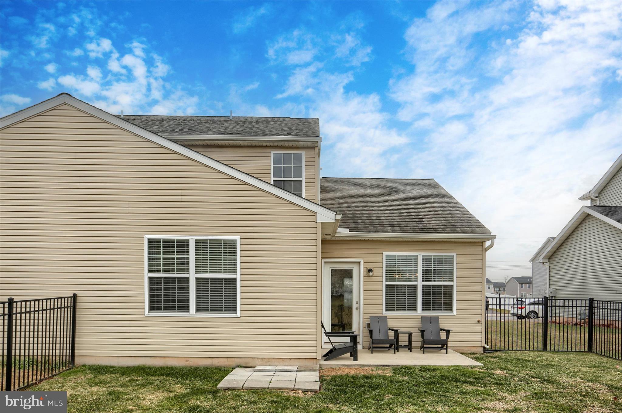 KINGS COURT AT BROWNSTONE - Residential