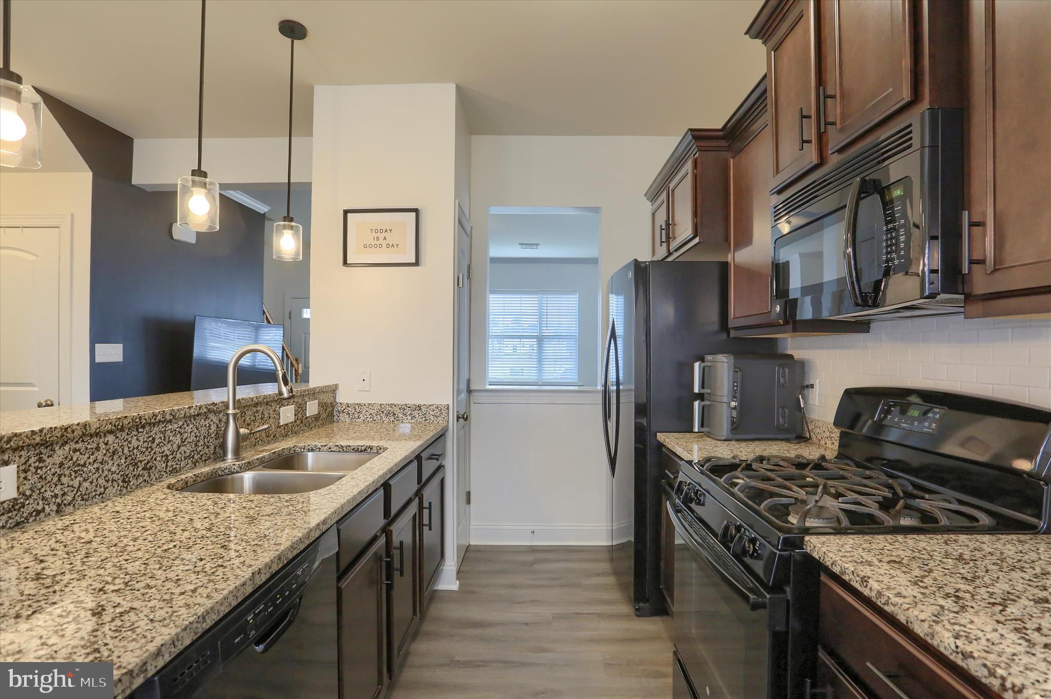 KINGS COURT AT BROWNSTONE - Residential