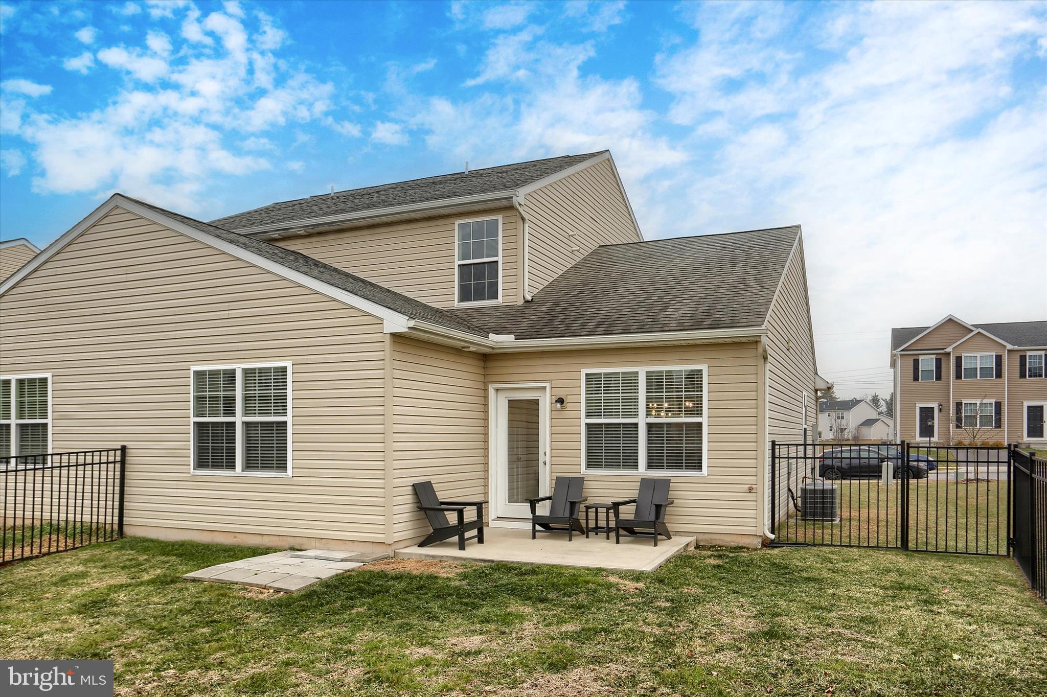 KINGS COURT AT BROWNSTONE - Residential