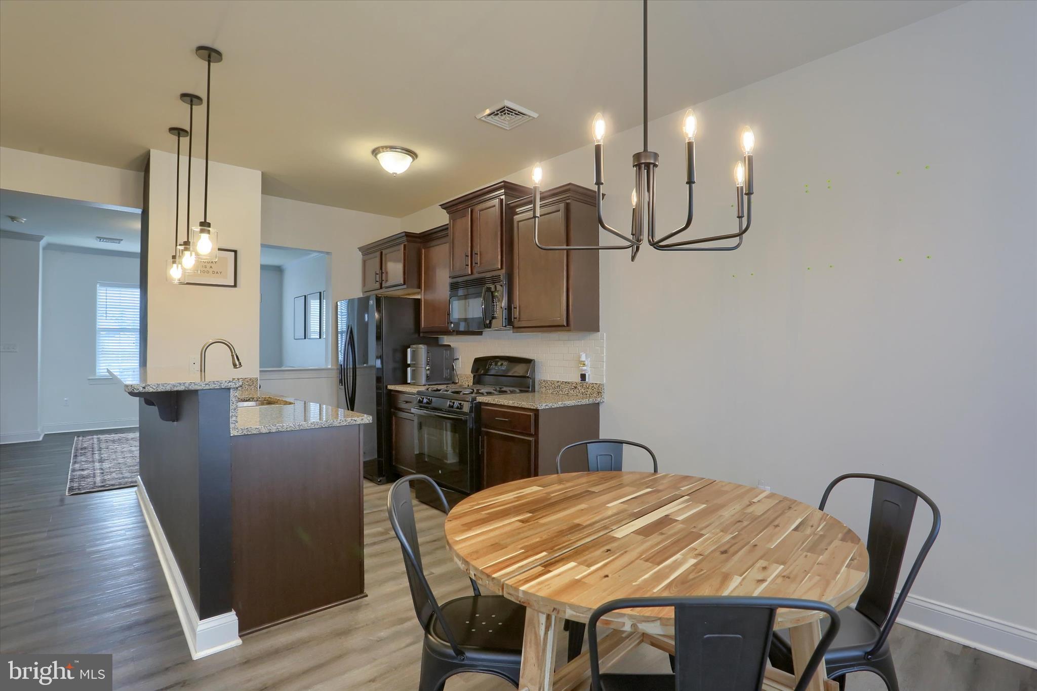 KINGS COURT AT BROWNSTONE - Residential