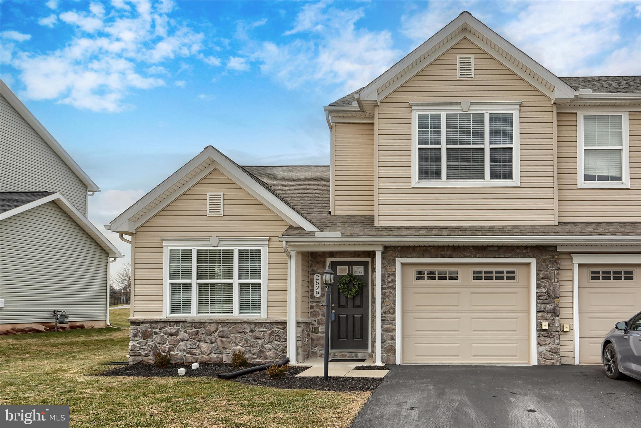 KINGS COURT AT BROWNSTONE - Residential