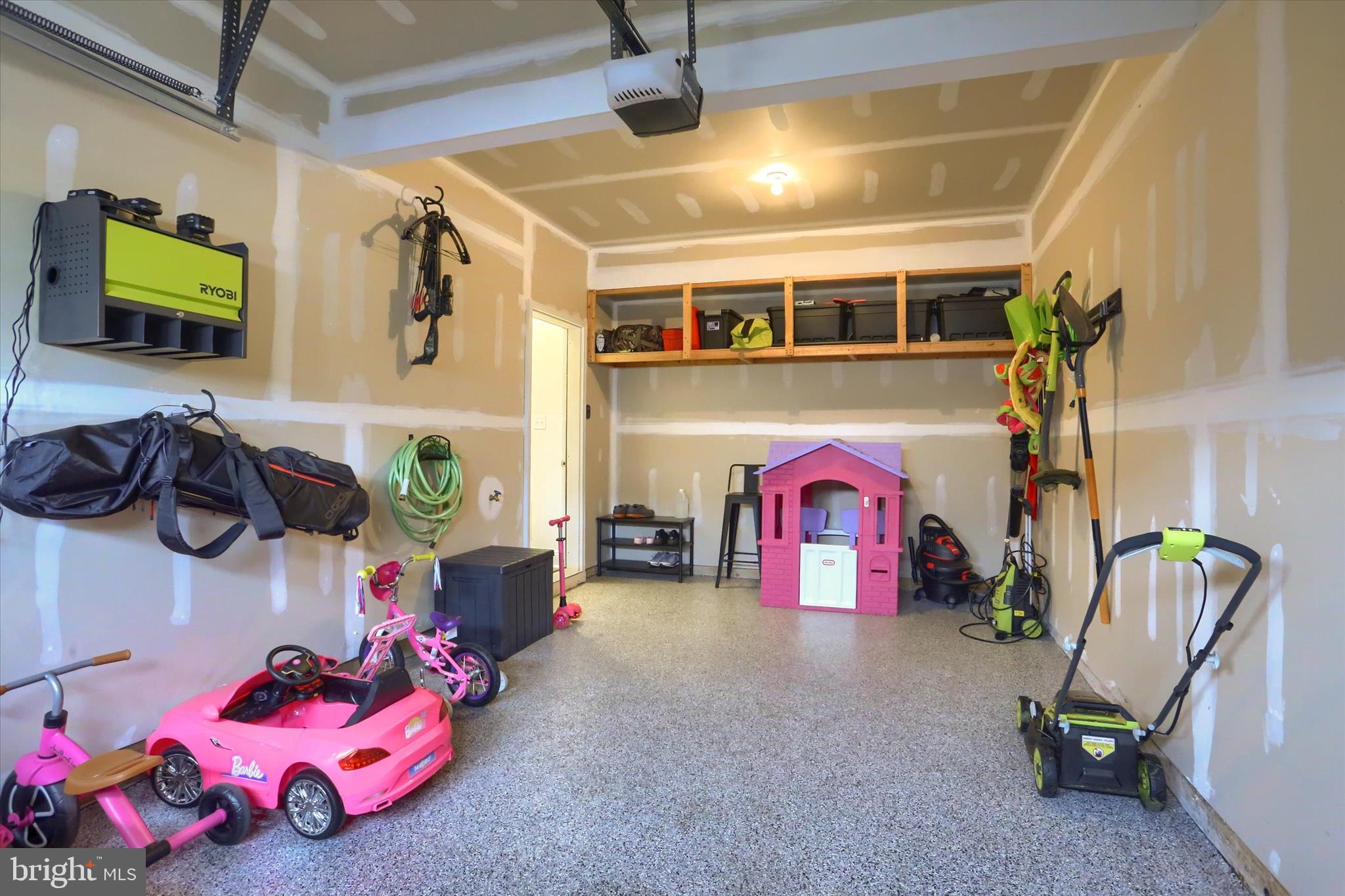 KINGS COURT AT BROWNSTONE - Residential