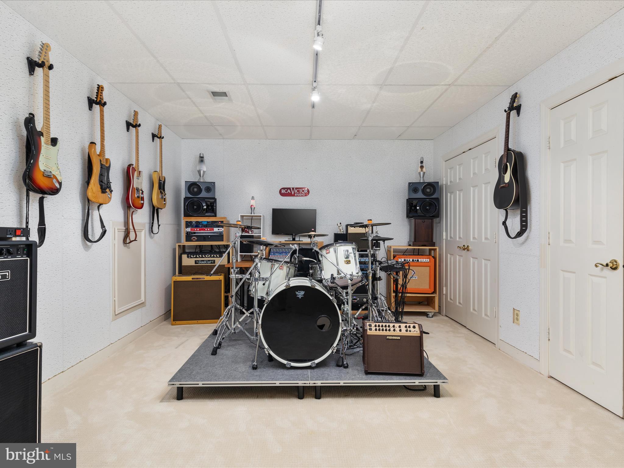 HUNT VALLEY ESTATES - Residential