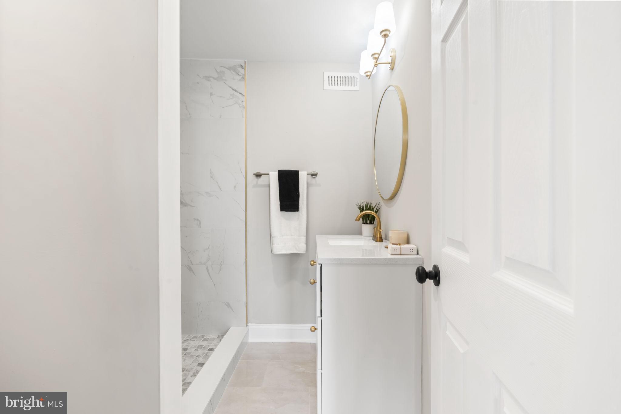 EAST KENSINGTON - Residential