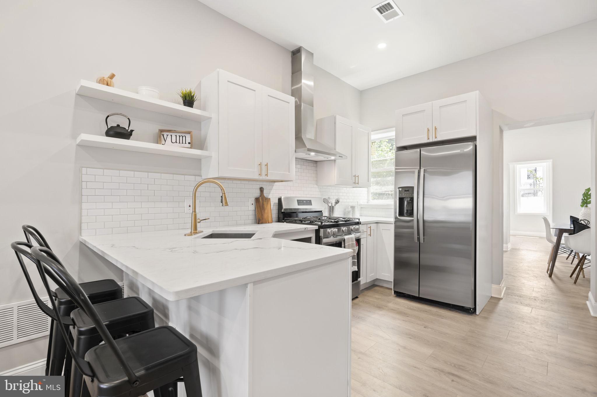 EAST KENSINGTON - Residential