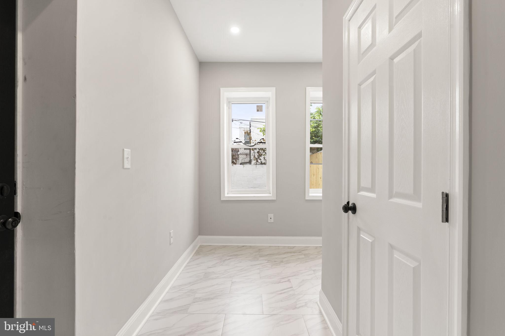 EAST KENSINGTON - Residential