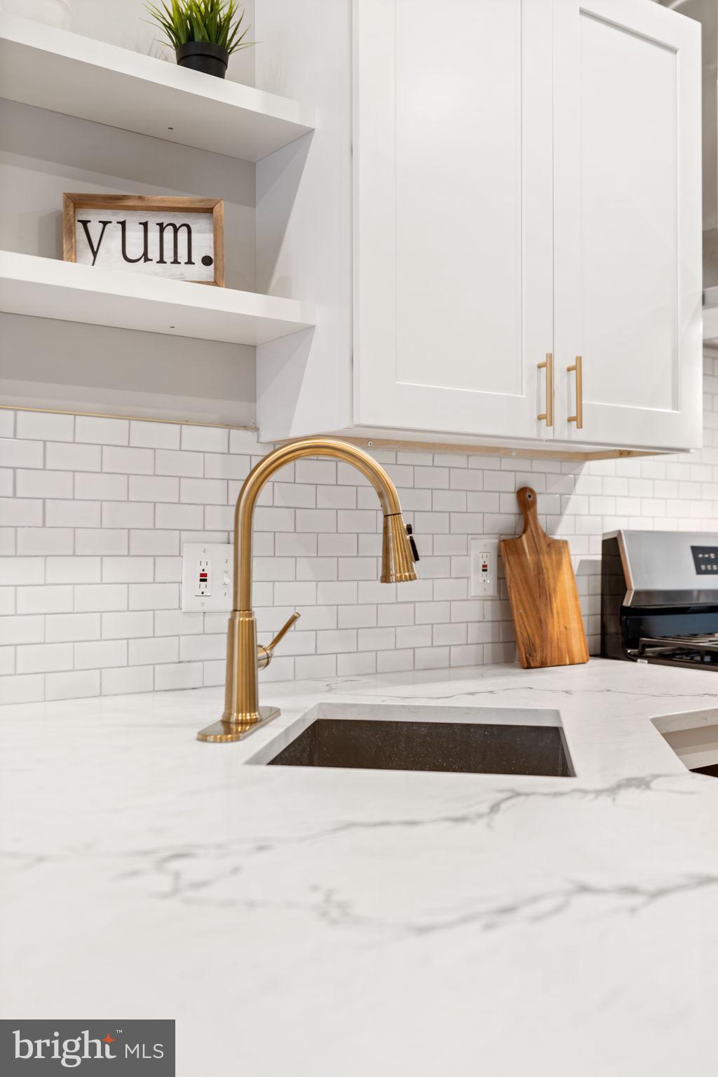 EAST KENSINGTON - Residential