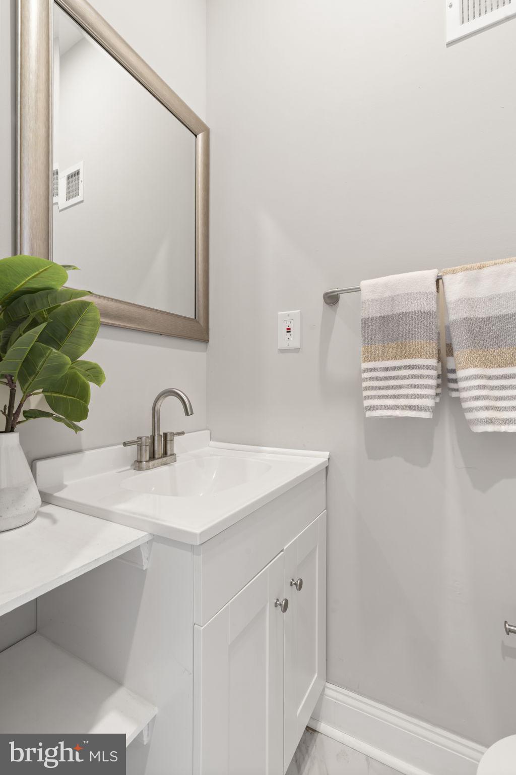 EAST KENSINGTON - Residential