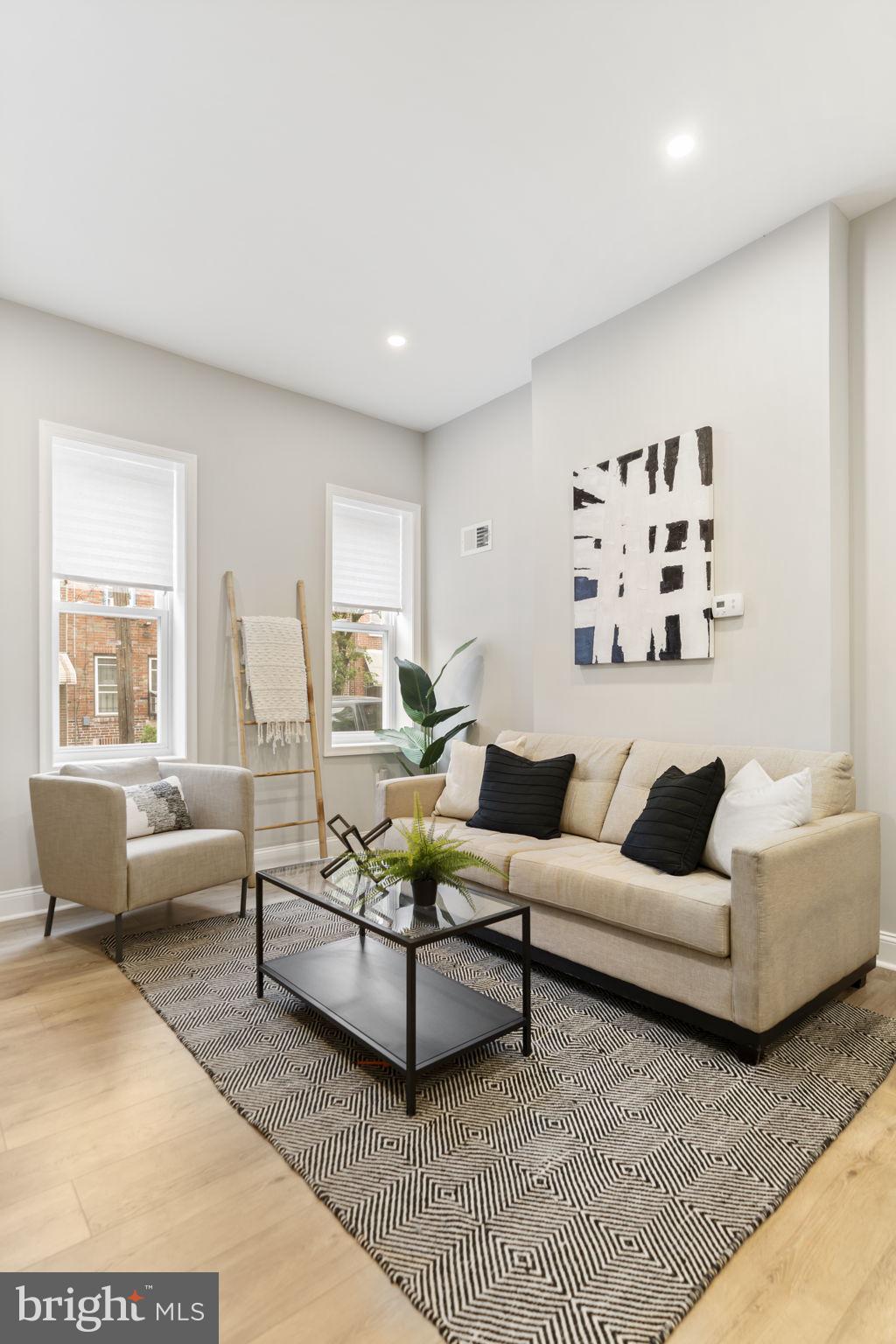 EAST KENSINGTON - Residential