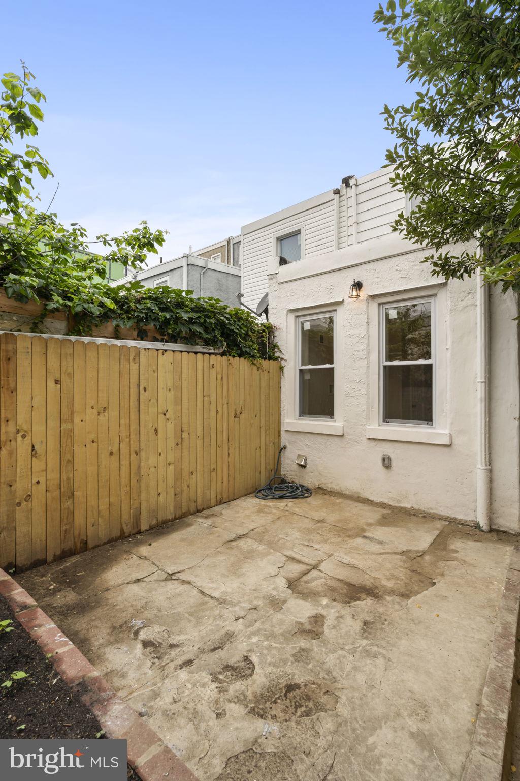 EAST KENSINGTON - Residential