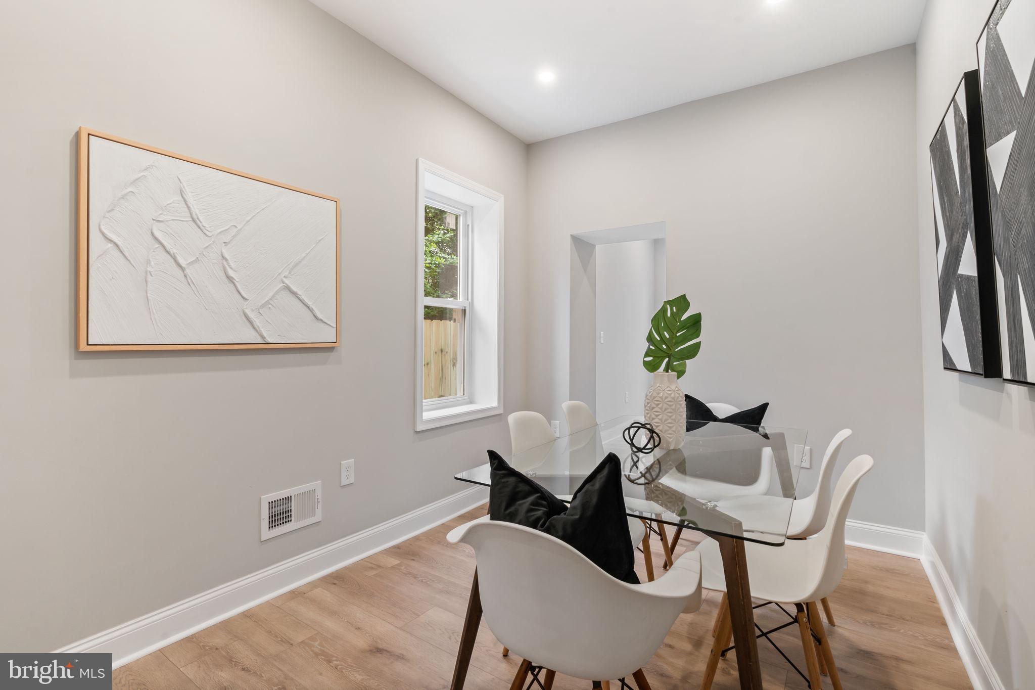 EAST KENSINGTON - Residential