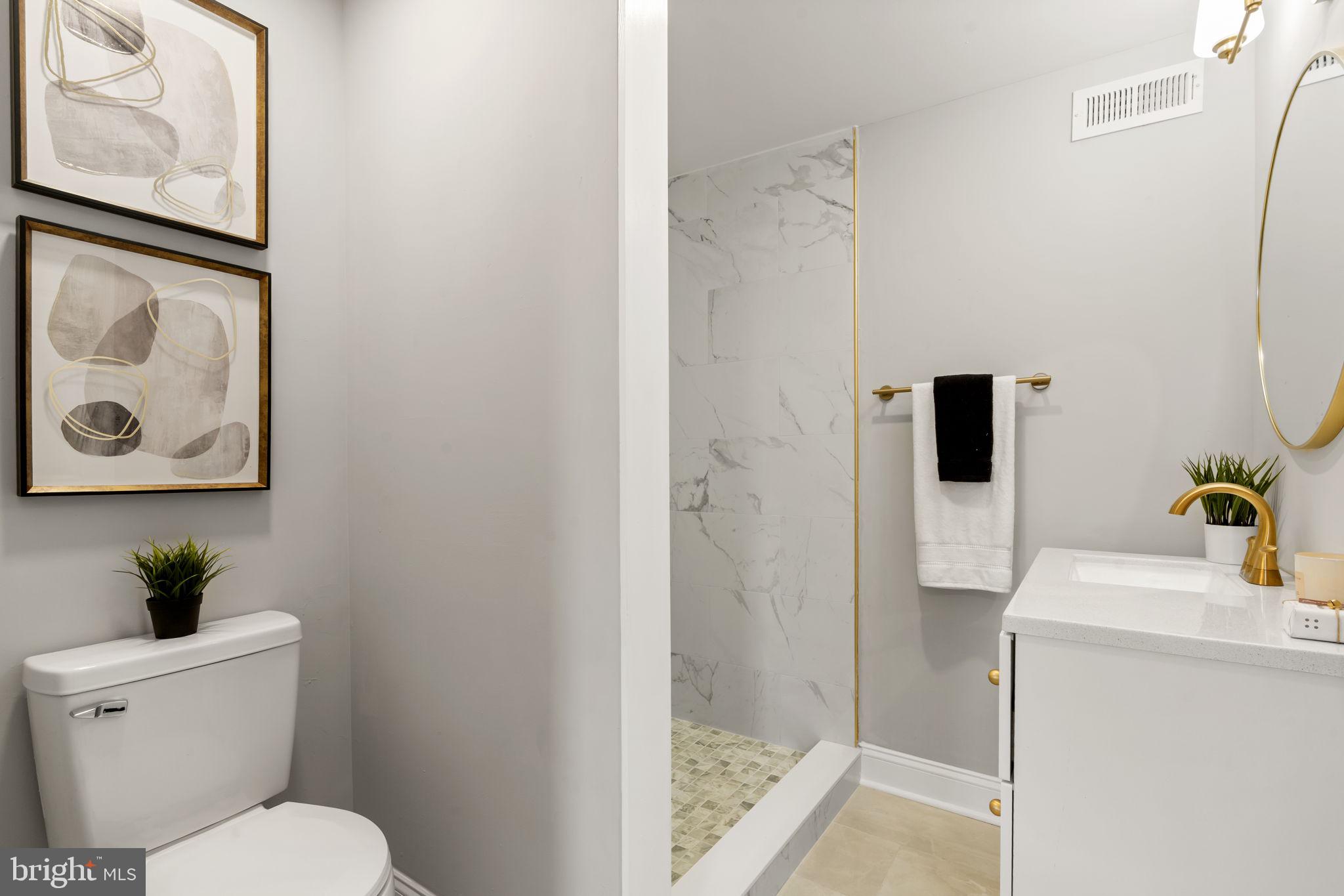 EAST KENSINGTON - Residential