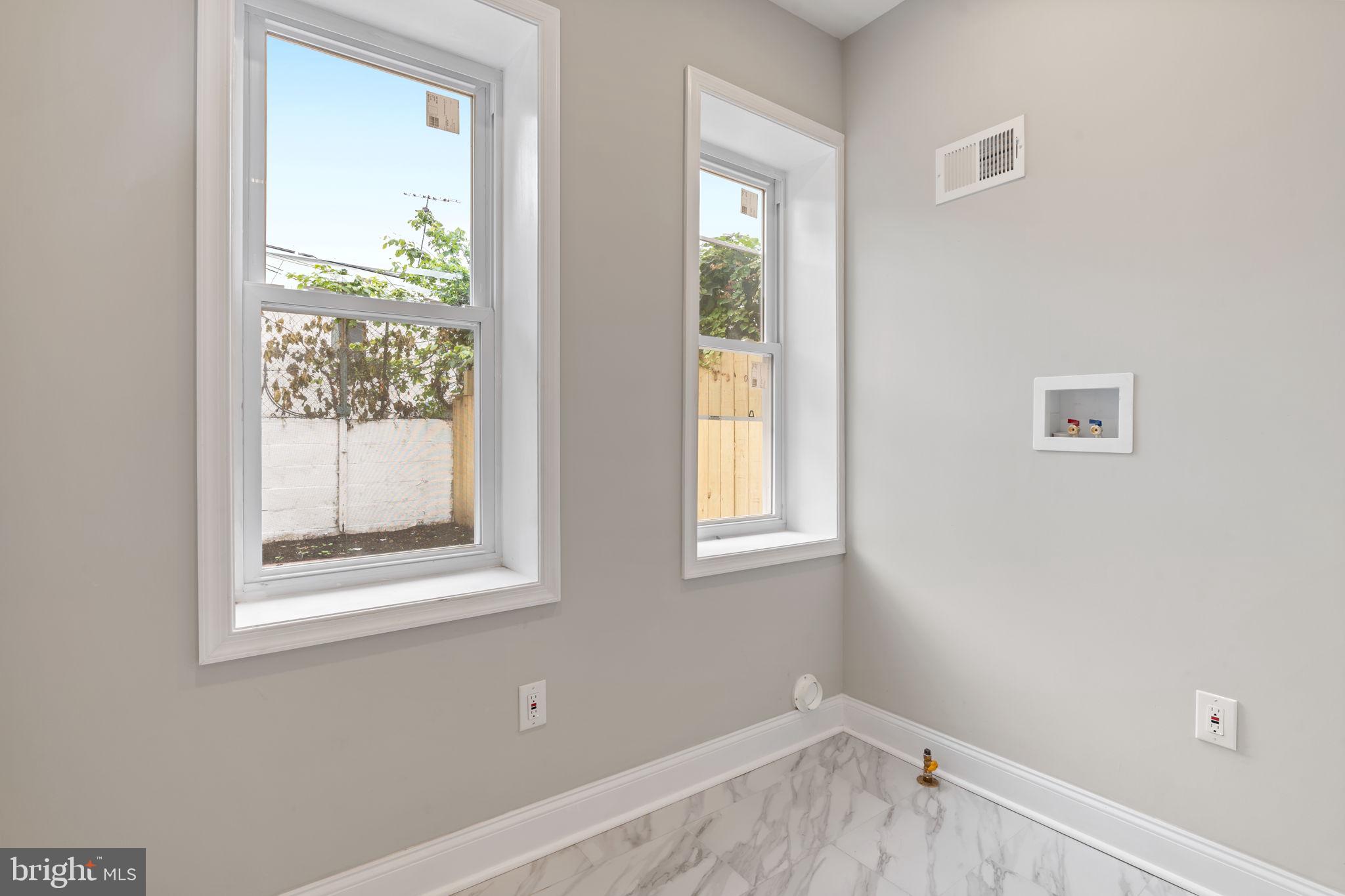 EAST KENSINGTON - Residential