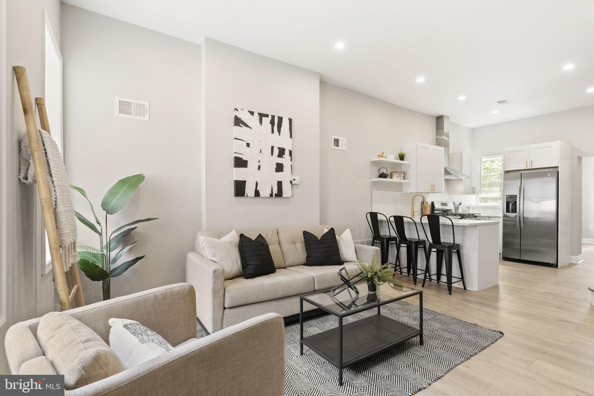 EAST KENSINGTON - Residential