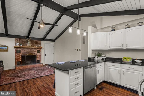 MLS: WVJF2025742