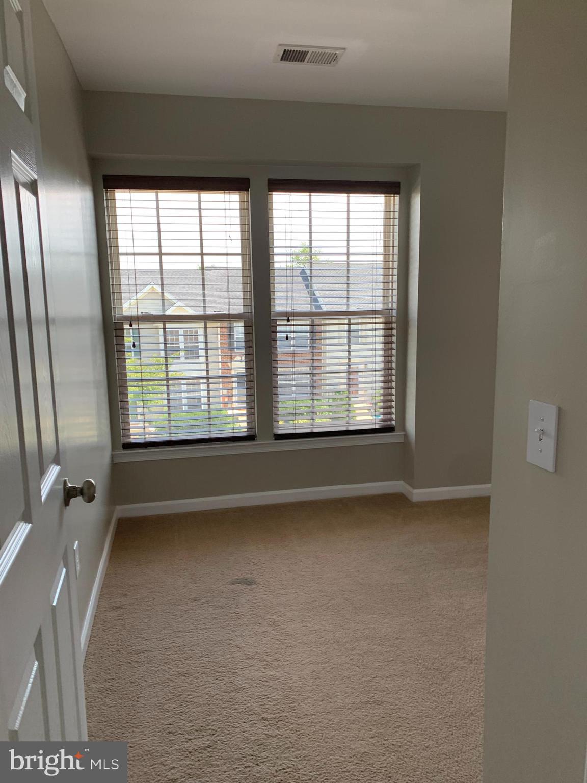 LAKELAND PLACE - Residential Lease