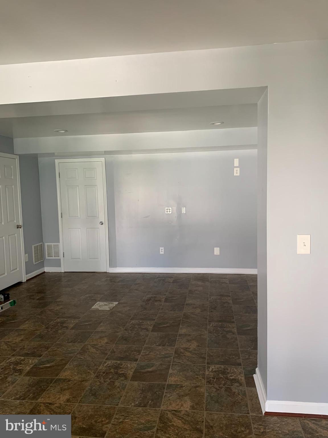 LAKELAND PLACE - Residential Lease