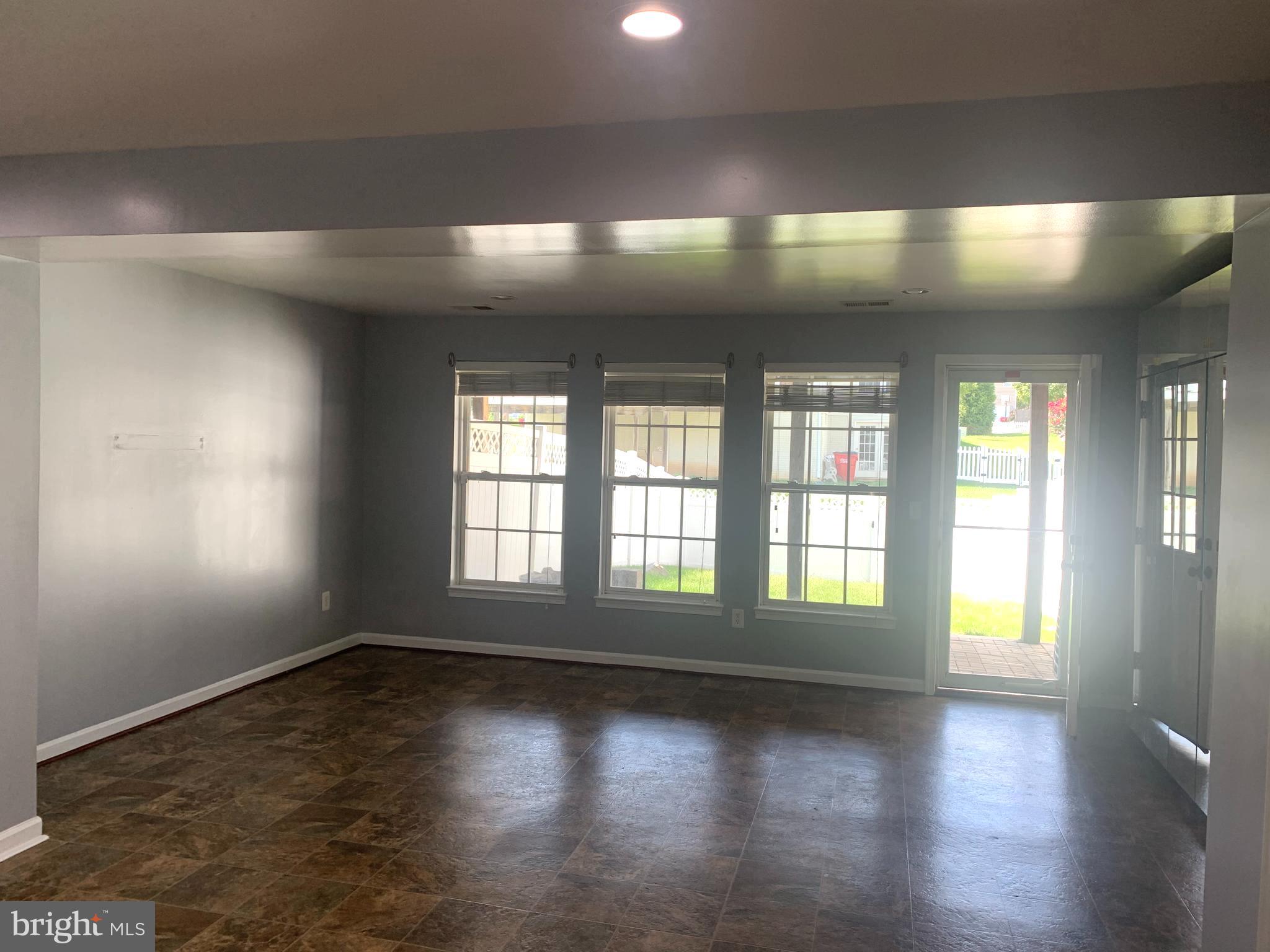 LAKELAND PLACE - Residential Lease