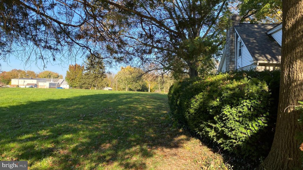 Photo of 41 S OAK ST, MANHEIM, PA 17545 (MLS # PALA2026850)