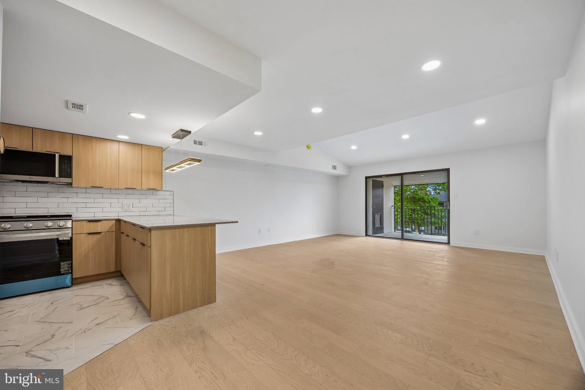 30 N WATERLOO ROAD 17