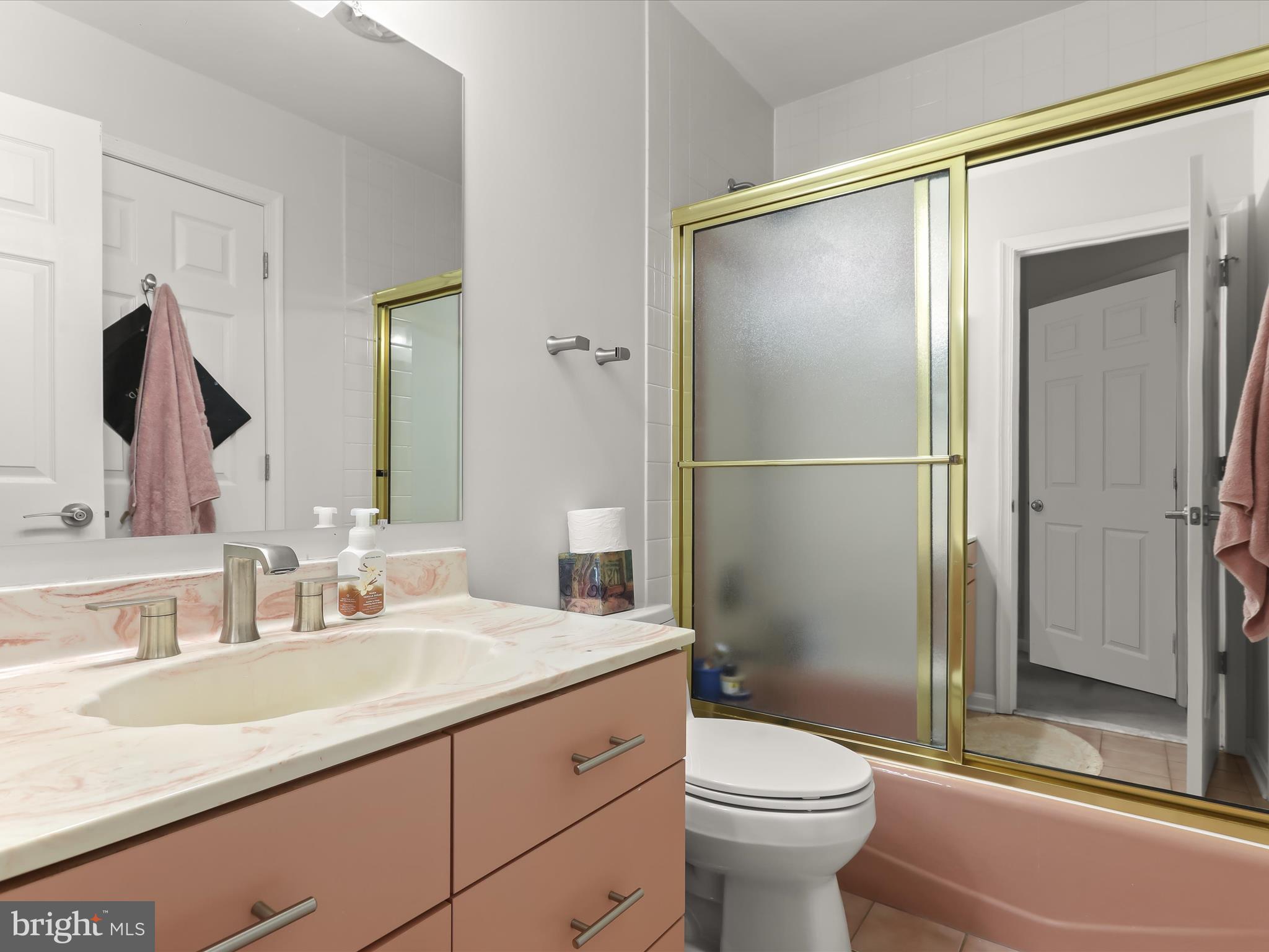 THE HILL FARM - Residential