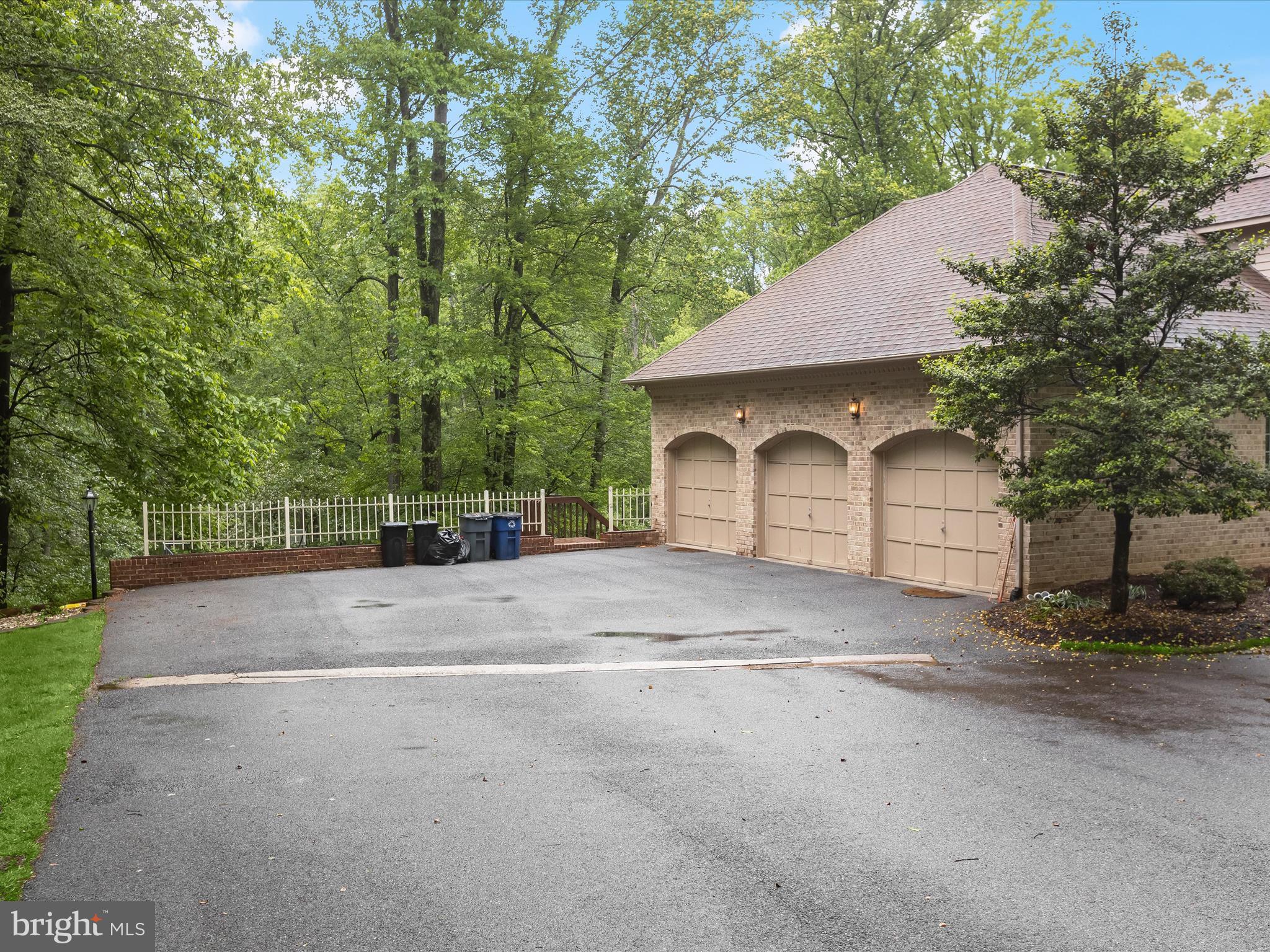 THE HILL FARM - Residential