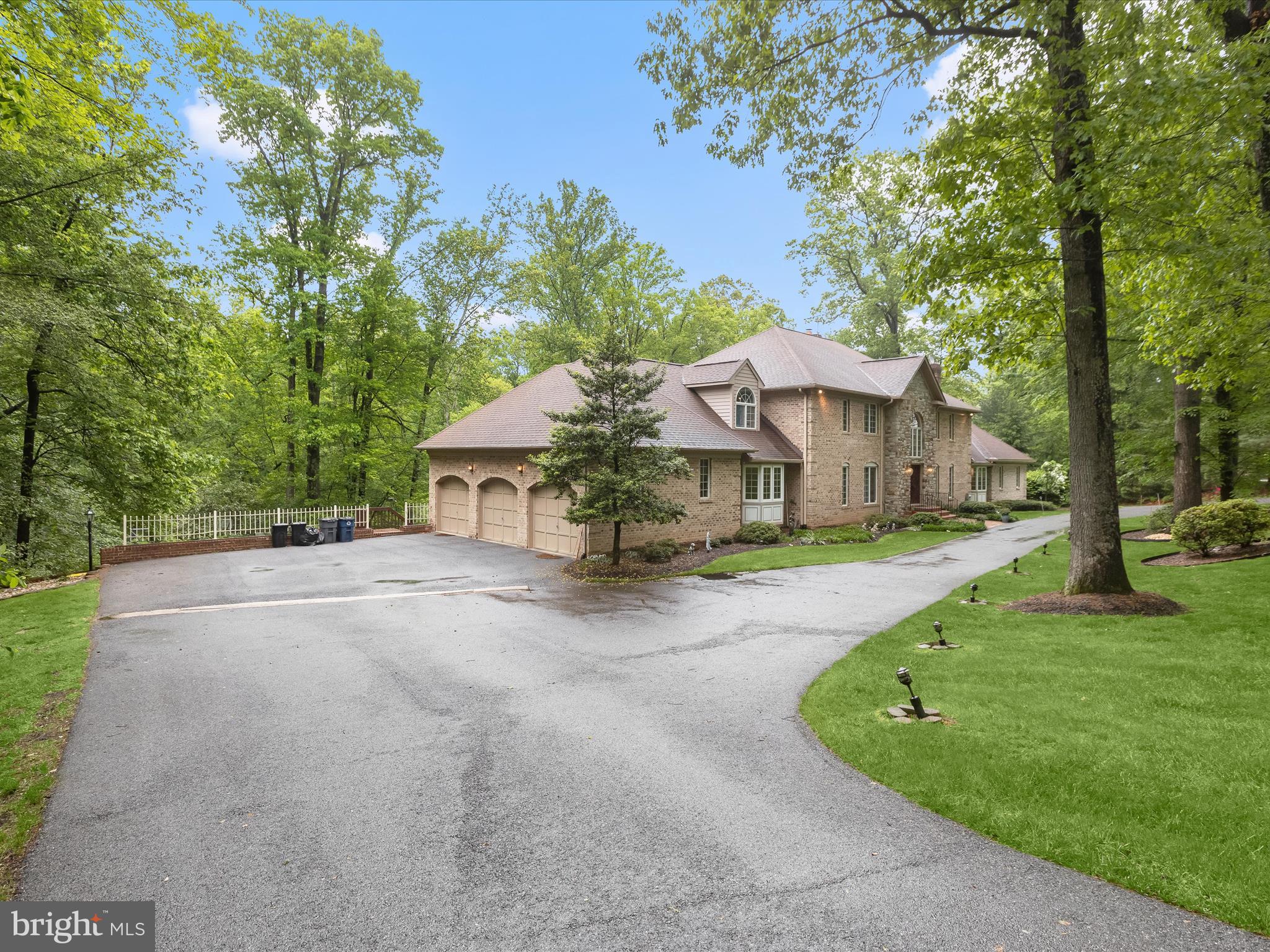 THE HILL FARM - Residential