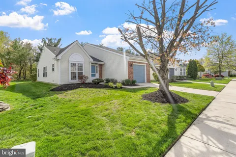 626 Cascade Dr S, Mount Laurel, NJ MLS: NJBL2085800