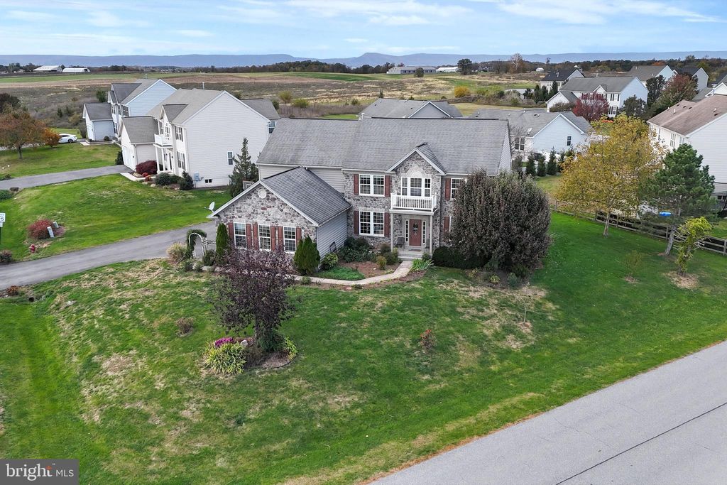 Photo of 1223 E Pebblebrook Drive, GREENCASTLE, PA 17225 (MLS # PAFL2030932)