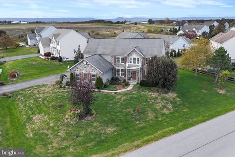 Homes For Sale - 1223 E Pebblebrook Drive<br/> GREENCASTLE, PA 17225