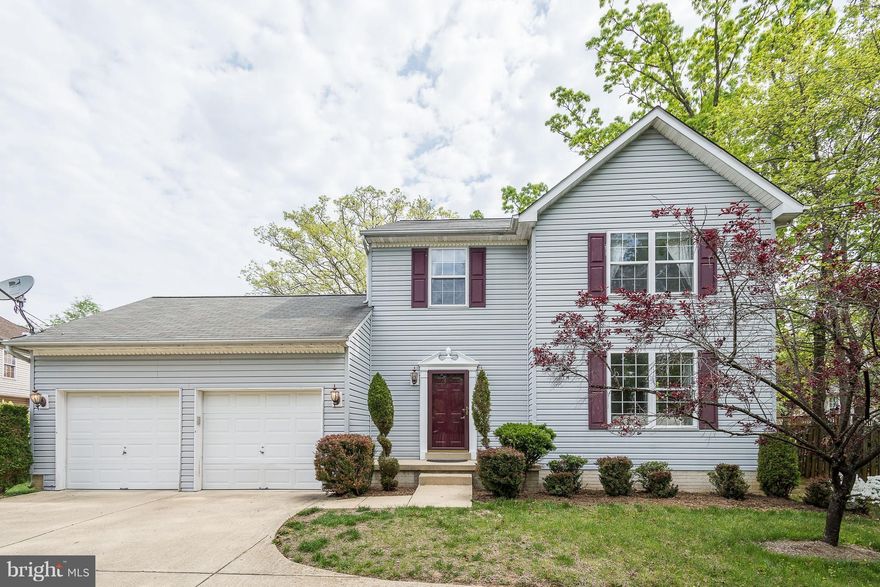 *OH-5/5&5/6 Elegant lvng in fully fnshd, 3 lvl, SF home. Abundant natrl light, beautiful hardwood floors (mn level) and natural wood burning fp. Sunny kit w/granite counter tops, island/brkfst bar and SS appliances. Master suite w WIC & ensuite bath. In-law ste on LL w/FB and sepr rear Entry. Lrge strg space on LL, near sepr LR. Attchd DBL garage w/entry to main lvl & ample spc for outdr gthrngs.
