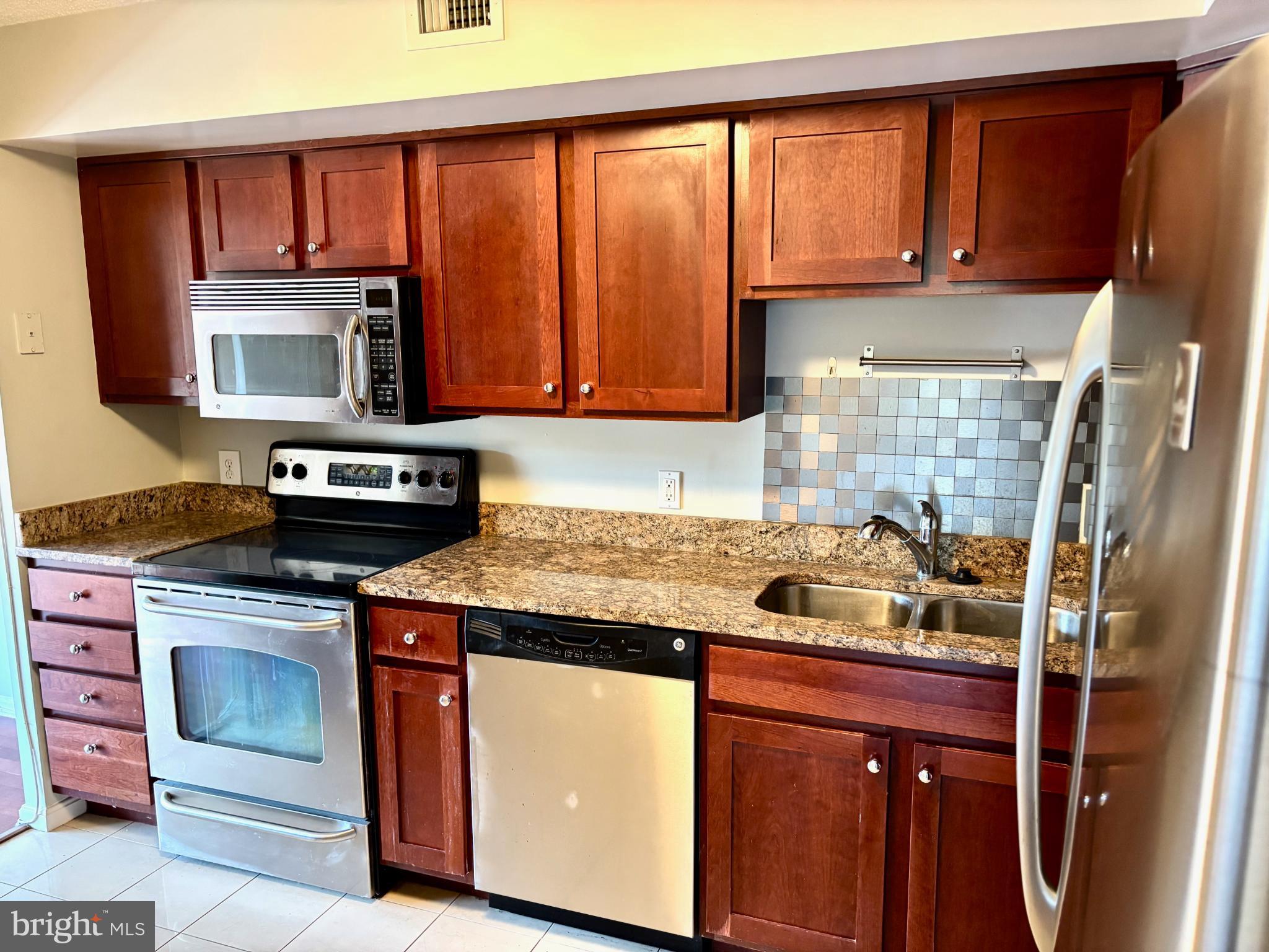 RENAISSANCE AT TYSONS - Residential Lease