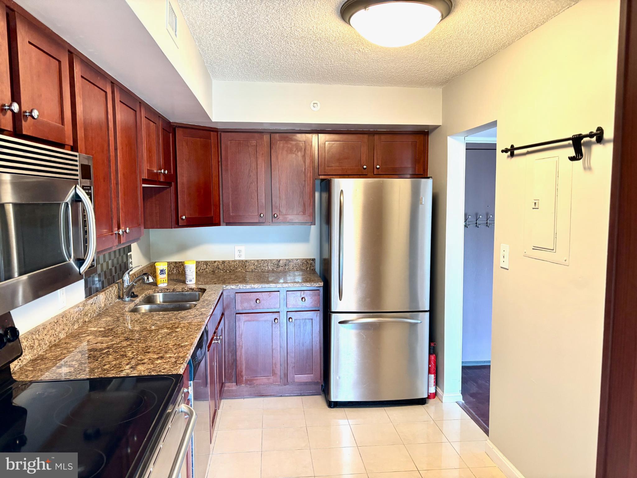 RENAISSANCE AT TYSONS - Residential Lease