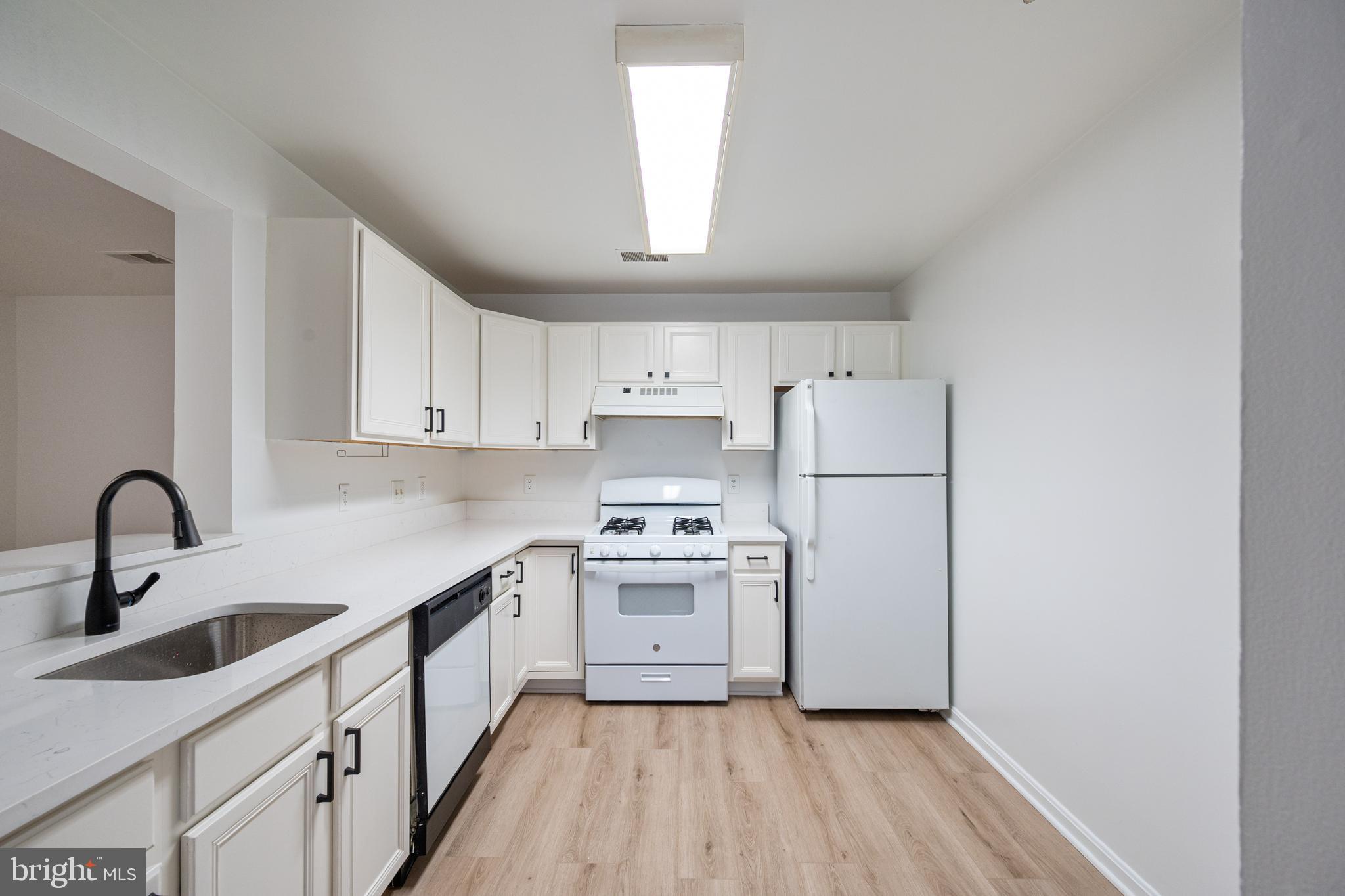 SUMMERHOUSE CONDO - Residential