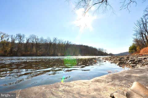 14 BRIDGE FIVE LANE PIPERSVILLE PA 18947