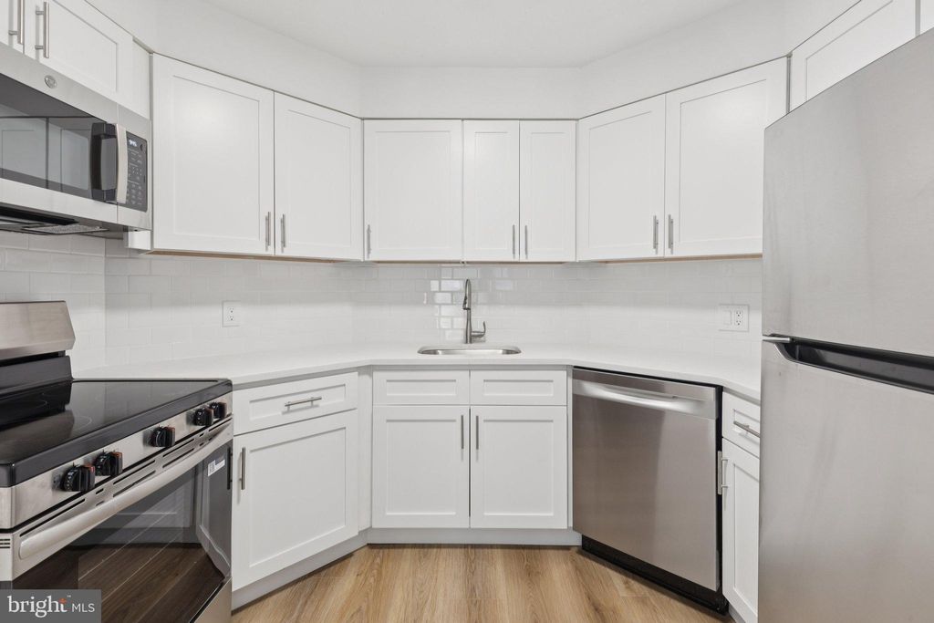 Photo of 2020 Walnut Street #8J, PHILADELPHIA, PA 19103 (MLS # PAPH2573142)