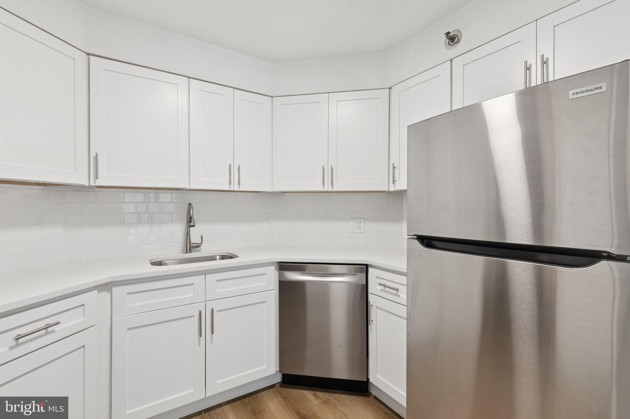 2020 WALNUT STREET 8J