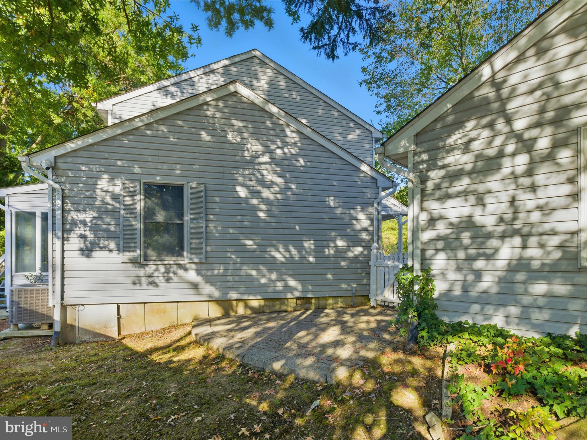 TWIN COVE - Residential