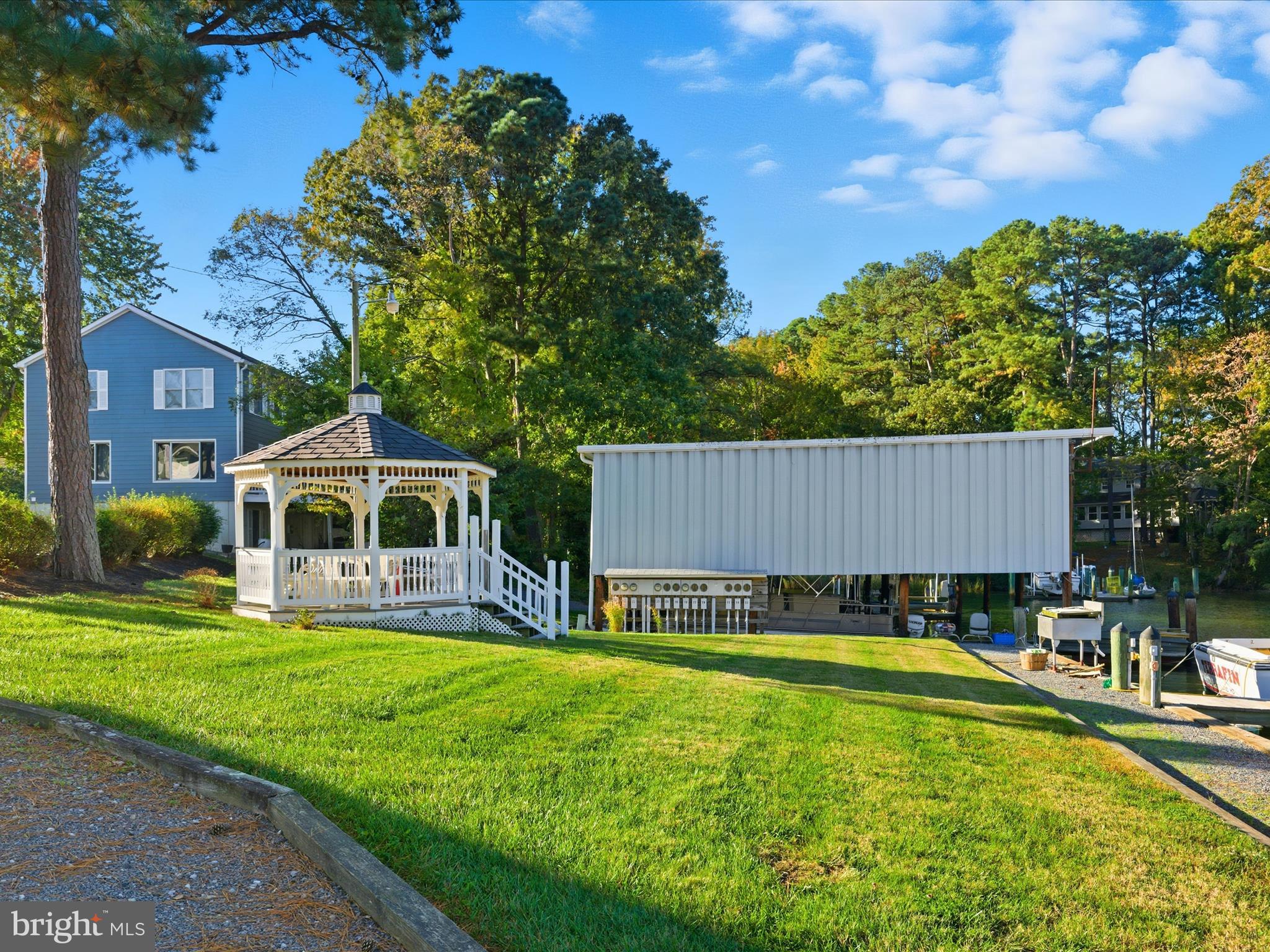 TWIN COVE - Residential