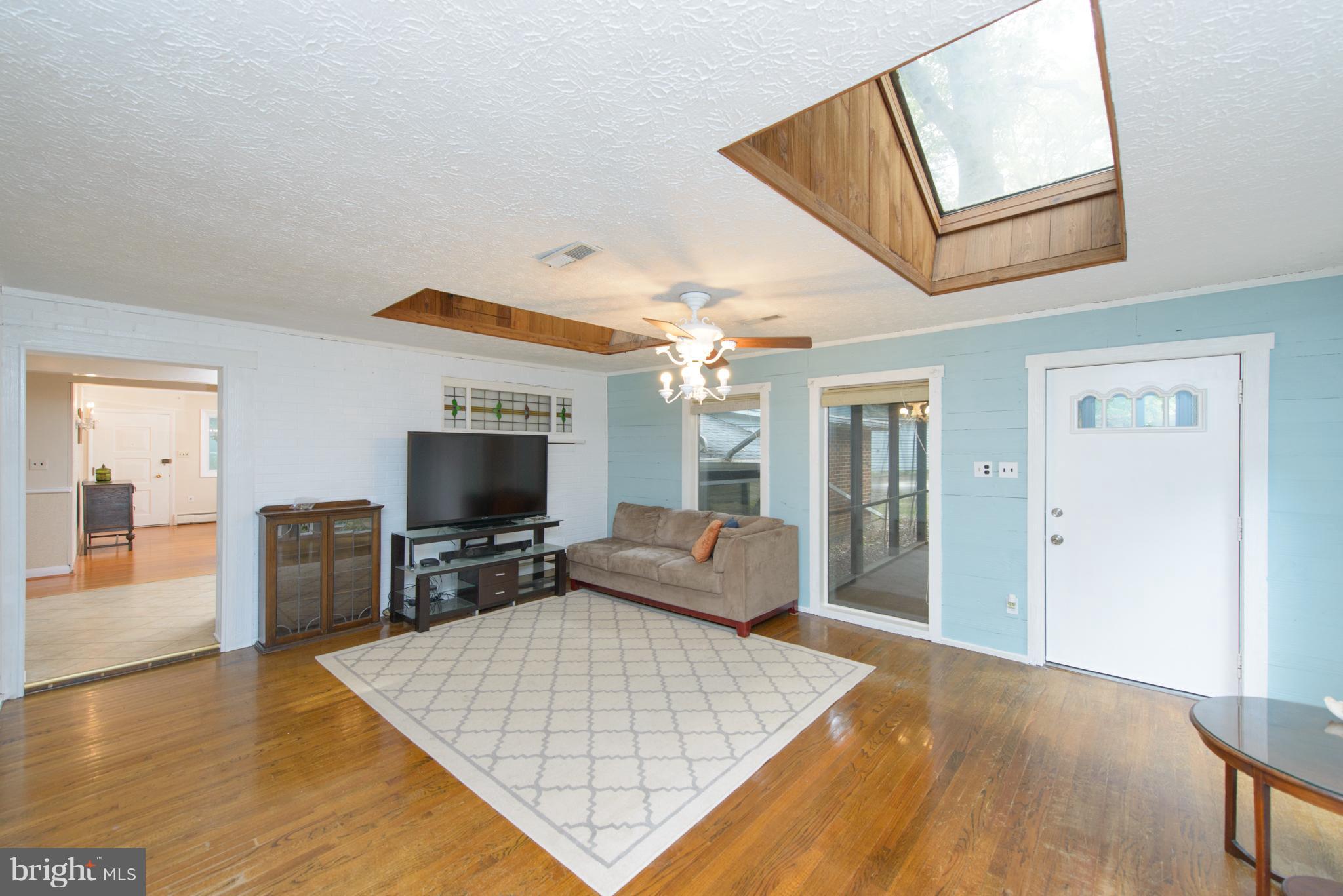 SCARLET OAKS - Residential