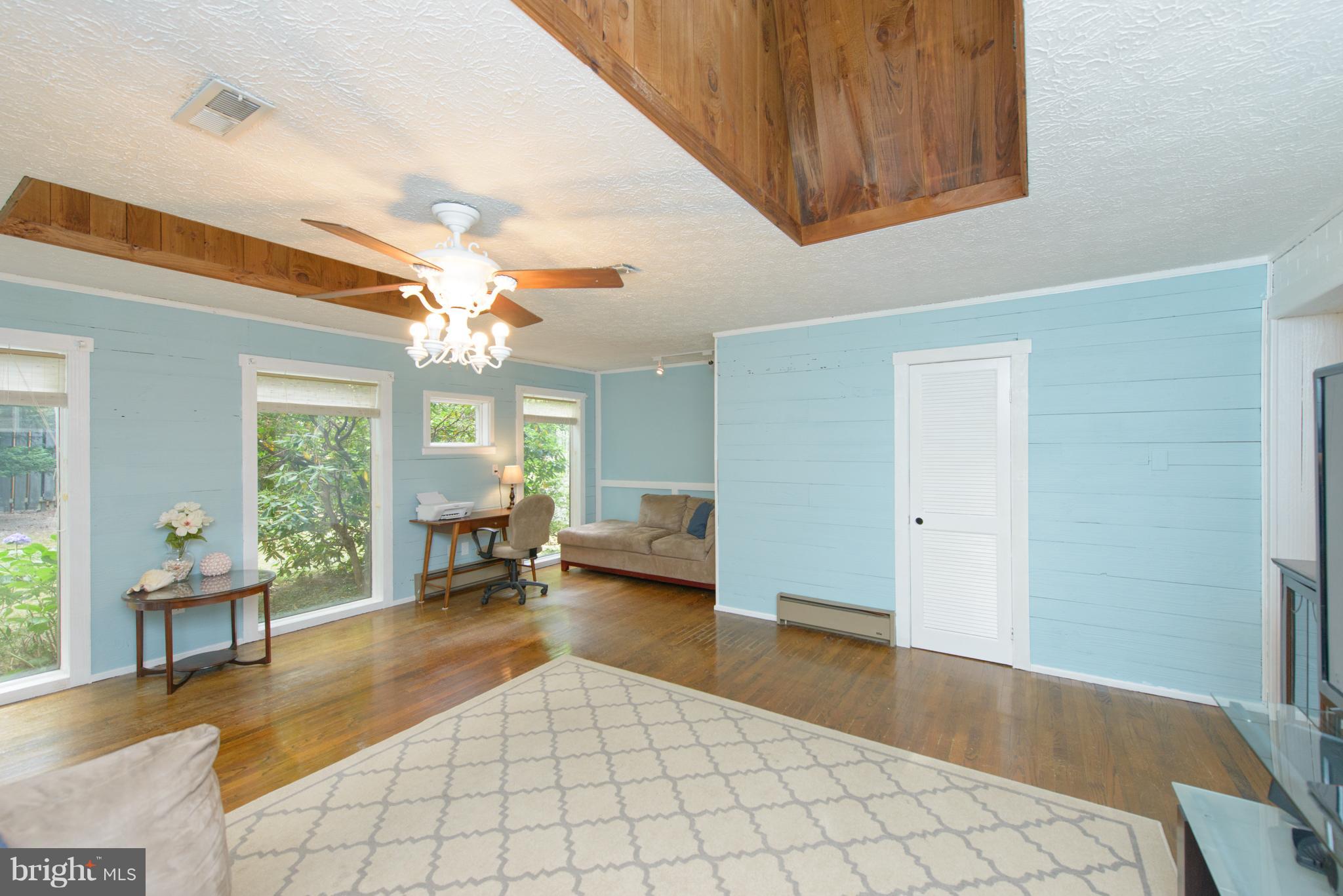 SCARLET OAKS - Residential