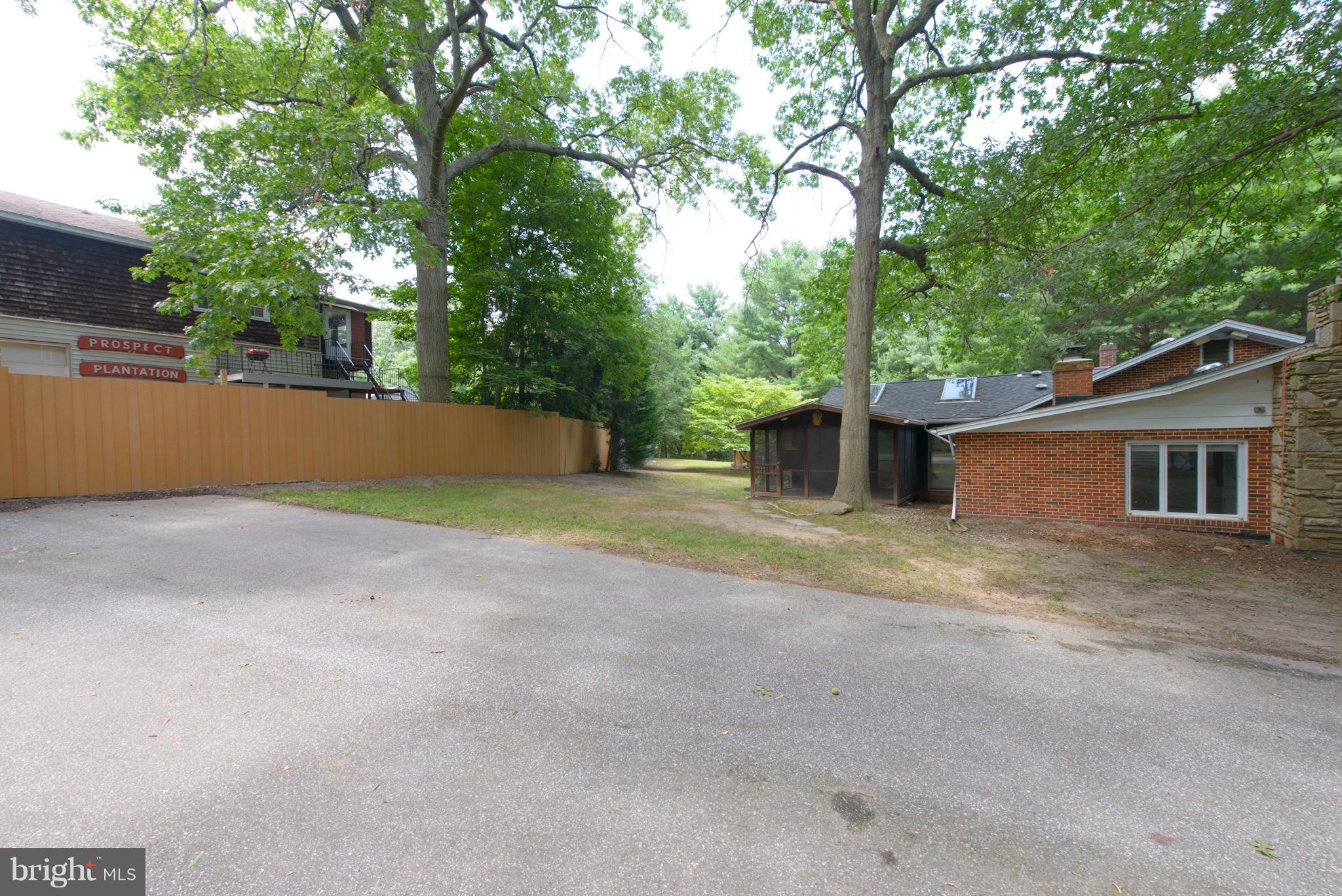 SCARLET OAKS - Residential