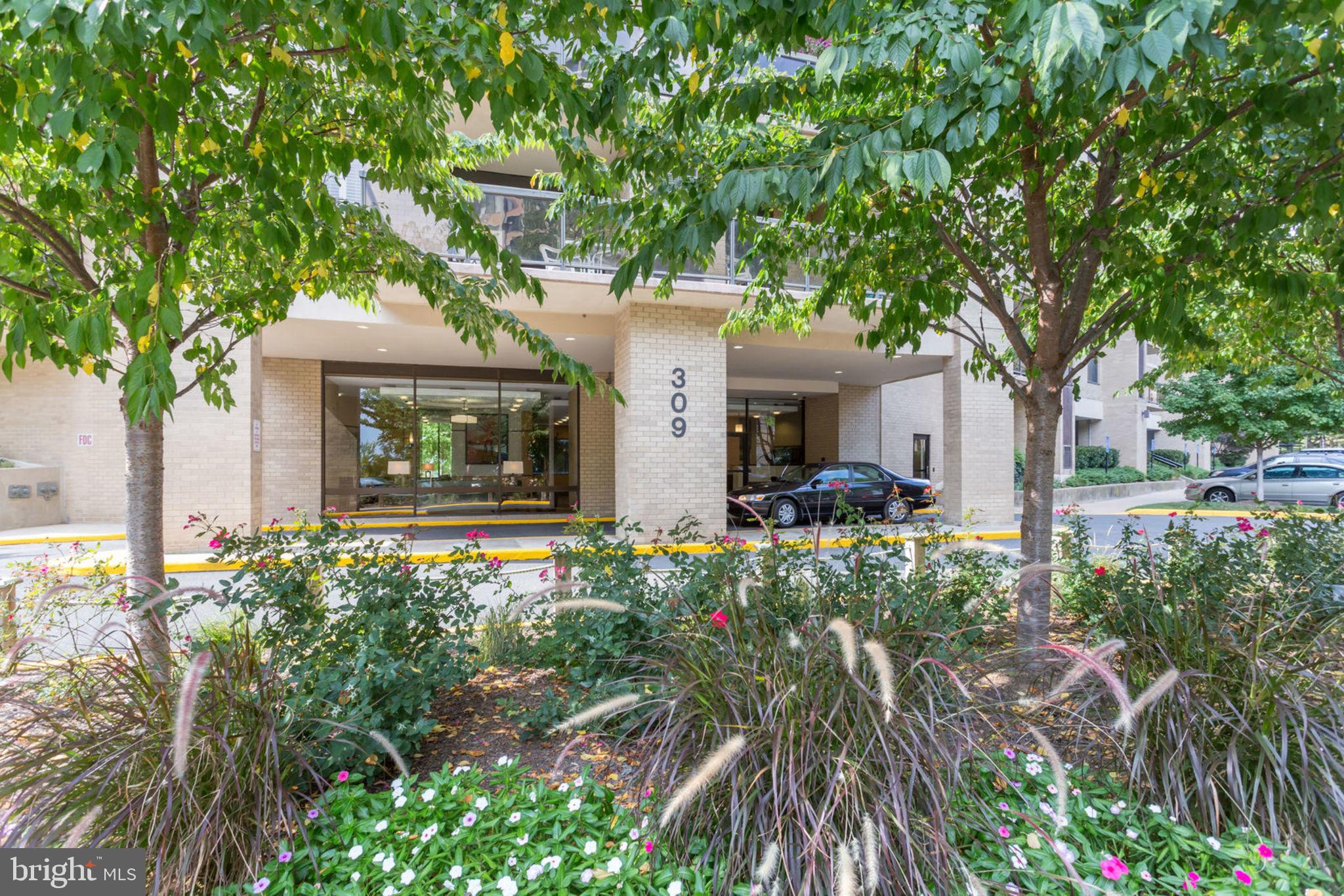 WATERGATE AT LANDMARK - Residential