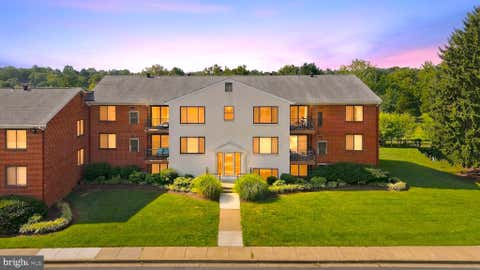 Condo For Sale - 125 Clubhouse Drive #6<br/> LEESBURG, VA 20175