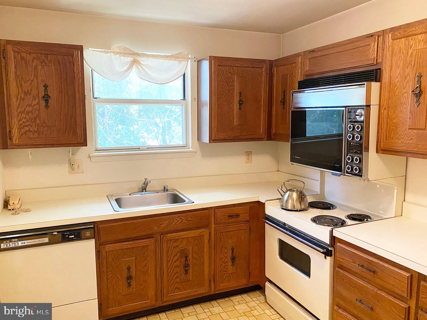 ANNAPOLIS ROADS WEST - Residential