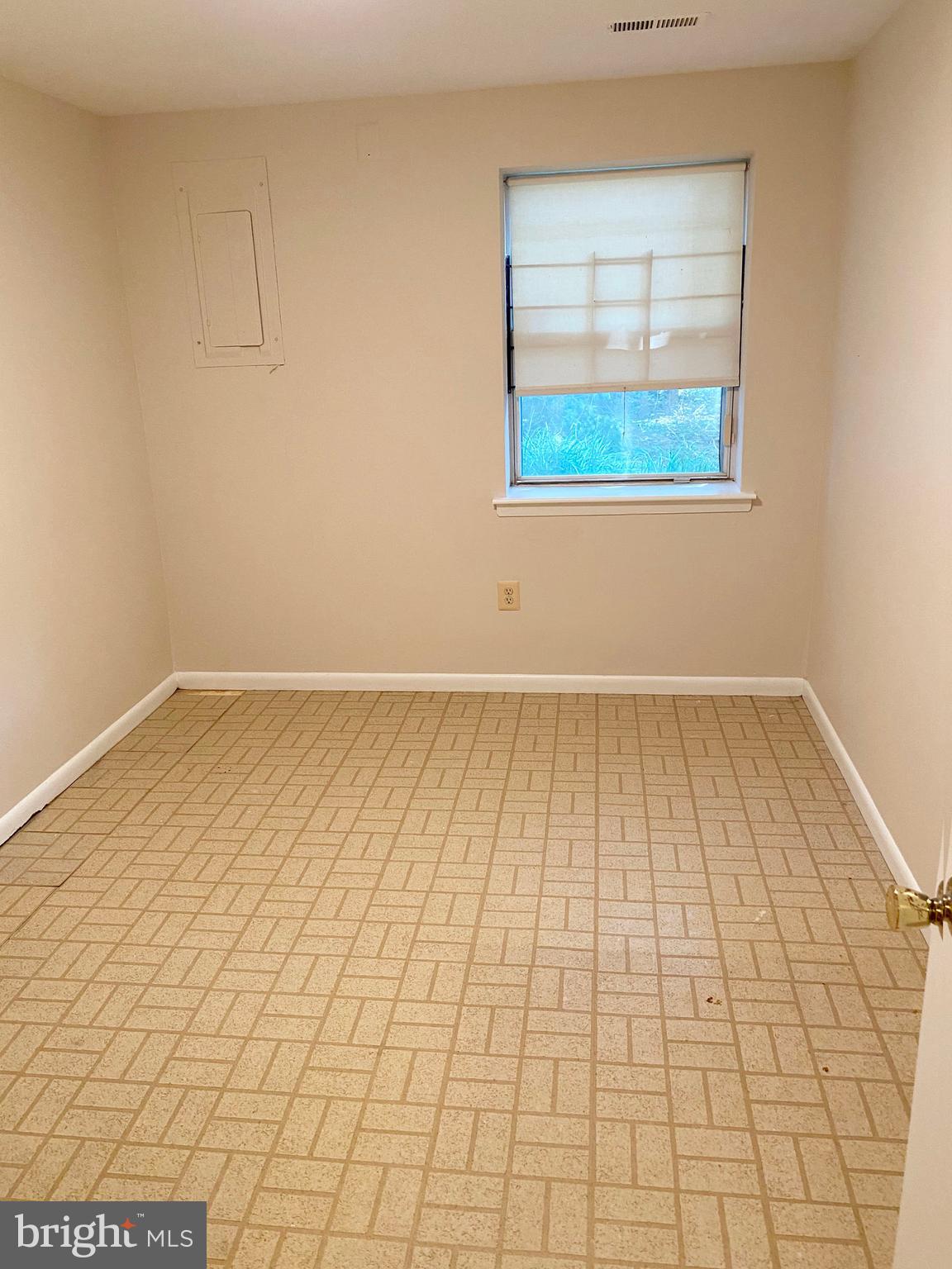 ANNAPOLIS ROADS WEST - Residential