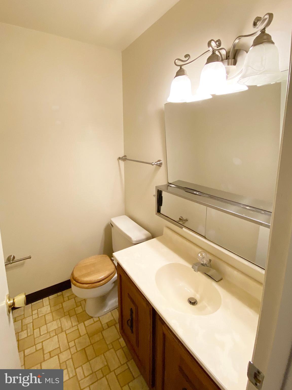 ANNAPOLIS ROADS WEST - Residential